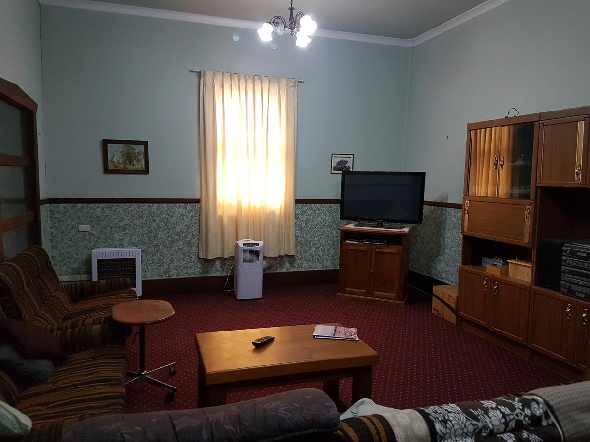 Queen Of The Murchison Guest House & Cafe Cue Exterior foto